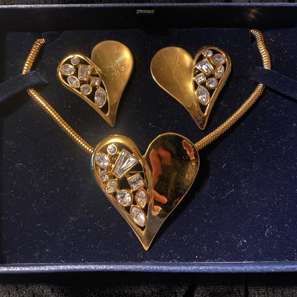 Earring and necklace set